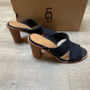 EUC UGG Celia Navy Suede Sandals Size 9